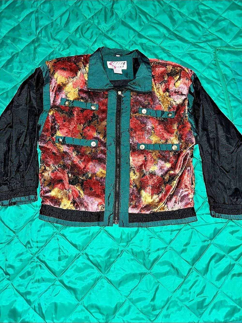 VINTAGE Creative Floral Bomber Jacket in Black & Red Size Large